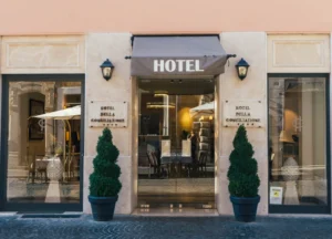 Paneles solares en hoteles - ventajas de invertir en paneles solares para hoteles - Beneficios de invertir paneles solares en Hoteles - Instala paneles solares en tu hotel - Beneficios fiscales al invertir en paneles solares en hoteles - Empresa instaladora de paneles solares en hoteles