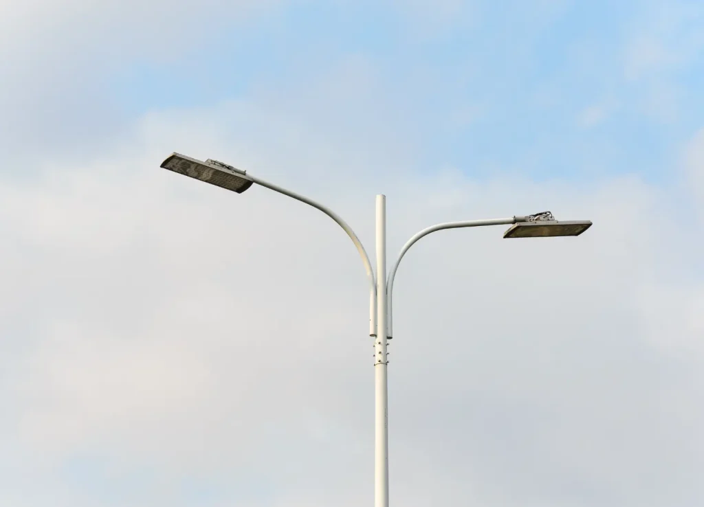 Venta e instalación de lámparas solares LED All In One 100W a 500W