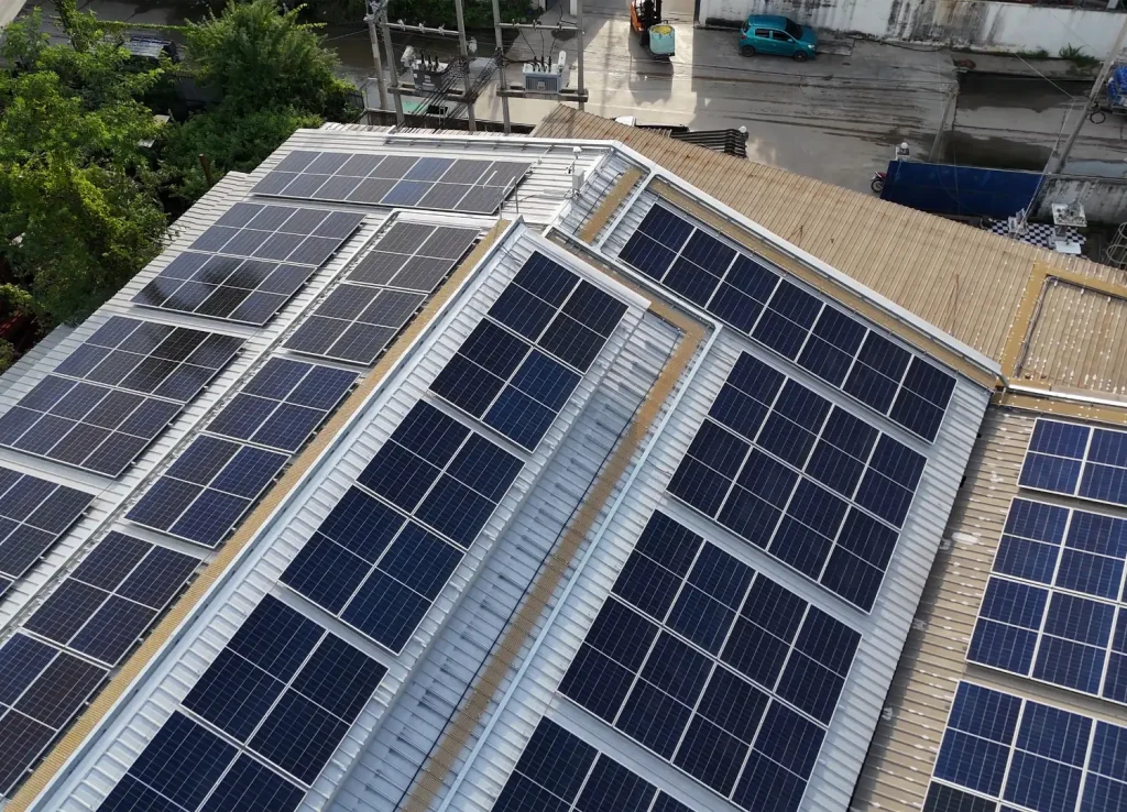 Cómo funciona la generación de energía solar en sitio para industrias