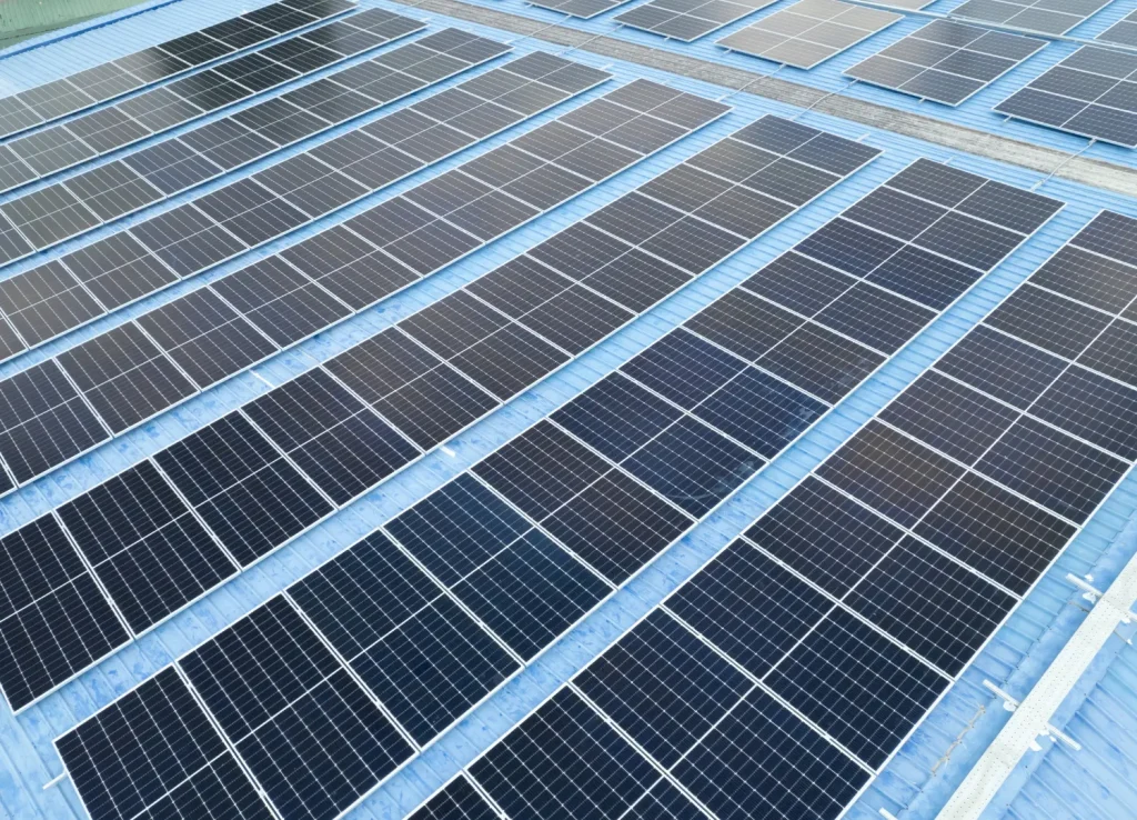Energía solar como herramienta de planeación financiera a largo plazo en industrias
